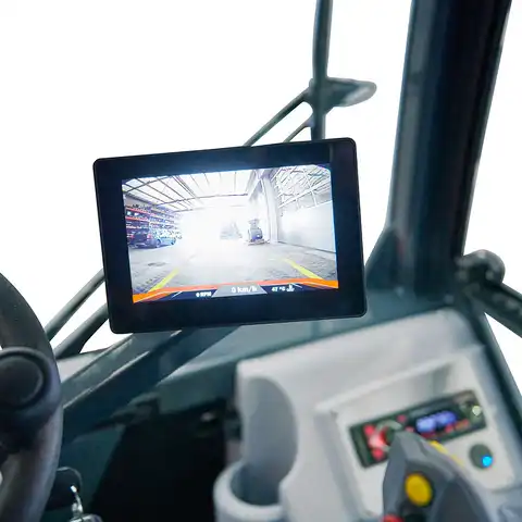 Dumper sur pneus électro HD600, Bergmann, charge utile 6000 kg, puissance du moteur 75.0 CV, volume de benne en butte 3.6 m3, vitesse de conduite max. 30 km/h, 4 phares de travail LED, Climatisation de série, Niveau de gaz d’échappement 5 sans AdBlue, Déclaration de conformité CE, largeur 2.35 m, longueur 5.08 m, diesel HVO, Système d’éclairage LED selon la LCR