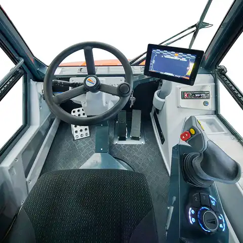 Dumper sur pneus électro HD600, Bergmann, charge utile 6000 kg, puissance du moteur 75.0 CV, volume de benne en butte 3.6 m3, vitesse de conduite max. 30 km/h, 4 phares de travail LED, Climatisation de série, Niveau de gaz d’échappement 5 sans AdBlue, Déclaration de conformité CE, largeur 2.35 m, longueur 5.08 m, diesel HVO, Système d’éclairage LED selon la LCR