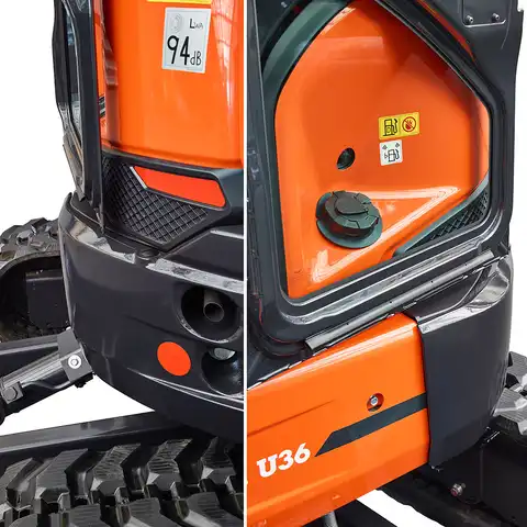 Kleinbagger HUTTER Kubota U36, Raupenbagger, Kurzheck, Gewicht 3.6 Tonnen, mit Dach oder Kabine, 24.2 PS Motorleistung, Detailfoto vom Kurzheck, mit Löffel, Planierlöffelsteuerung im Joystick