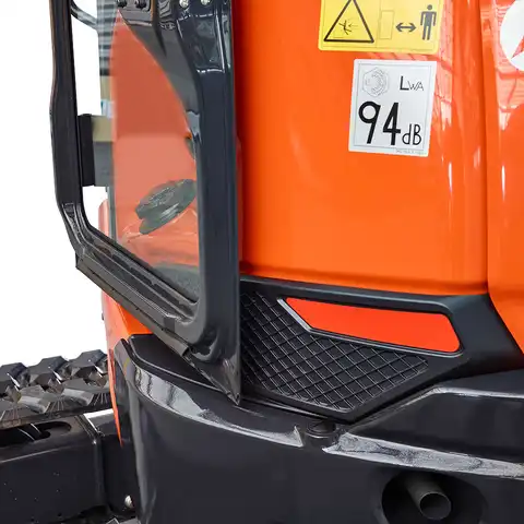 Kleinbagger HUTTER Kubota U36, Raupenbagger, Kurzheck, Gewicht 3.6 Tonnen, mit Dach oder Kabine, 24.2 PS Motorleistung, Detailfoto vom Kurzheck, mit Löffel, Planierlöffelsteuerung im Joystick
