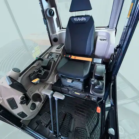 HUTTER Kubota KX085-V, Raupenbagger mittlere Gewichtsklasse, mit Verstellausleger, 9 Tonnen Gewicht, Motorleistung 66.6 PS, Kompaktbagger, geringer Heckschwenkradius, automatische Betankungsanlage, mit Trackingsystem, Klimaanlage, Lastbruchsicherung, Diebstahlsicherung, Load-Sensing-Hydrauliksystem, Grabtiefe 4.6 m, Luxuskabine mit Komfortsitz, farbiger LCD-Bildschirm, 4 Anbindeösen für Transport, Leerlauf- und einstellbare Motorstoppautomation für tieferen Dieselverbrauch