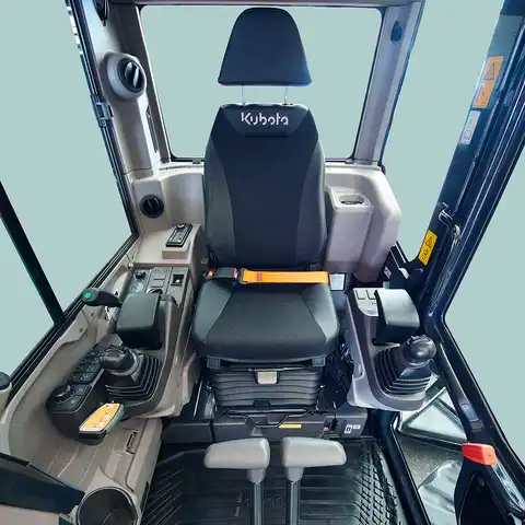 HUTTER Kubota KX085-V, Raupenbagger mittlere Gewichtsklasse, mit Verstellausleger, 9 Tonnen Gewicht, Motorleistung 66.6 PS, Kompaktbagger, geringer Heckschwenkradius, automatische Betankungsanlage, mit Trackingsystem, Klimaanlage, Lastbruchsicherung, Diebstahlsicherung, Load-Sensing-Hydrauliksystem, Grabtiefe 4.6 m, Luxuskabine mit Komfortsitz, farbiger LCD-Bildschirm, 4 Anbindeösen für Transport, Leerlauf- und einstellbare Motorstoppautomation für tieferen Dieselverbrauch