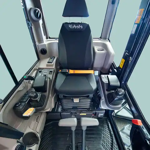 HUTTER Kubota KX085, Raupenbagger mittlere Gewichtsklasse, mit Löffel, 8.4 Tonnen Gewicht, Motorleistung 66.6 PS, Kompaktbagger, geringer Heckschwenkradius, automatische Betankungsanlage, mit Trackingsystem, Klimaanlage, Lastbruchsicherung, Diebstahlsicherung, Load-Sensing-Hydrauliksystem, Grabtiefe 4.6 m, Luxuskabine mit Komfortsitz