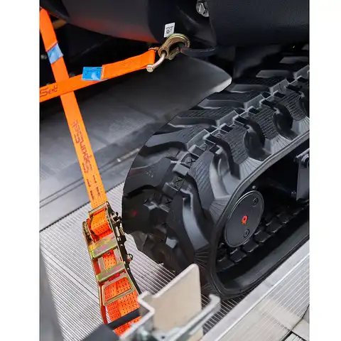 Mini pelle HUTTER Kubota u27, poids toit 2565 kg, puissance du moteur 21.2 CV, aved godetm, Balancier long de série, Déport arrière nul, Instruments de bord digitaux, Système antivol, Siège semi suspendu réglable, Avec commande proportionelle, auto-shift, largeur 150 cm, généreux espace pour les jambes pour un confort maximum du machiniste, plus grande pelle transportable sur remorque, transport simple grâce à 4 crochets d'aaimage