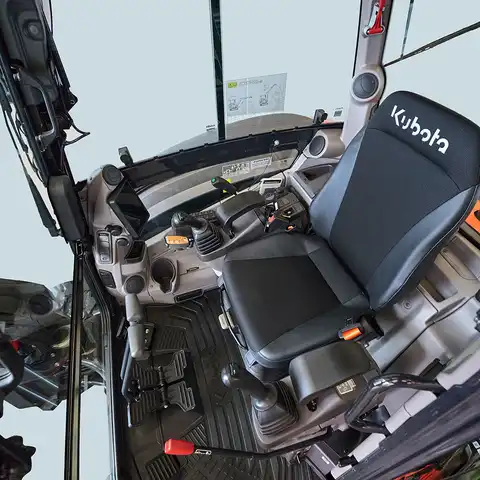 HUTTER Kubota KX042, Raupenbagger mittlere Gewichtsklasse, mit Löffel, 4.2 Tonnen Gewicht, Motorleistung 40.4 PS, Kompaktbagger, höchste Losbrechkraft, grosszügige Kabine