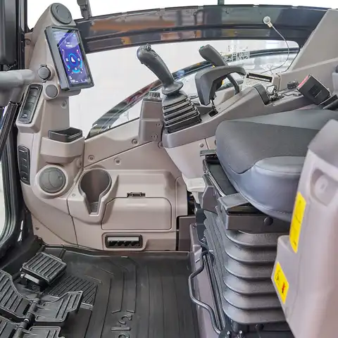 HUTTER Kubota KX060, Raupenbagger mittlere Gewichtsklasse, mit Löffel, 5.6 Tonnen Gewicht, Motorleistung 47.6 PS, Kompaktbagger, geringe Geräuschemission, mit Trackingsystem, LED-Beleuchtung, grosse Glasflächen, Rückfahrkamera, beide Joysticks mit Proportionalsteuerung, intuitive Jog-Dial-Bedienung, farbiger LCD-Bildschirm, Komfortsitz, Klimaanlage, weit öffnende Wartungshauben, servicefreundlich