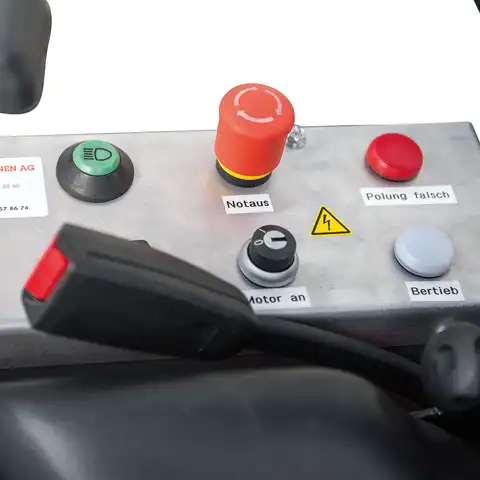 pelle électro HUTTER Kubota U17E, poids 1650 kg, Moteur électrique 11 kW, Train de chenilles pouvant s’élargir, Déport arrière nul, Vérin de flèche au-dessus de la flèche, Interrupteur de 2ème vitesse