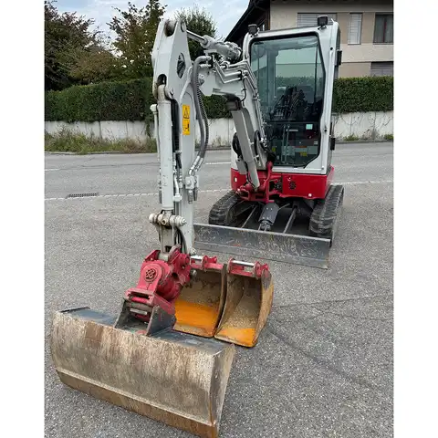 Takeuchi TB325R