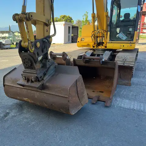 Komatsu PC130